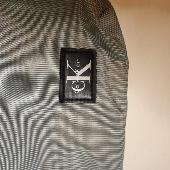 Calvin Klein Crossover Bag - Picture 4 of 9